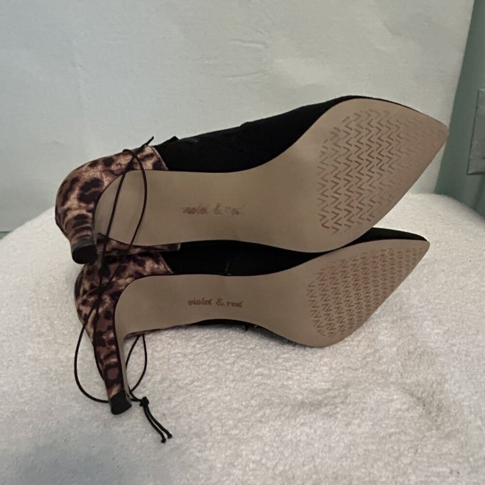 NWOB Violet & Red Quintin Black and Leopard Print Suede Heeled Booties 8.5 - Picture 11 of 14